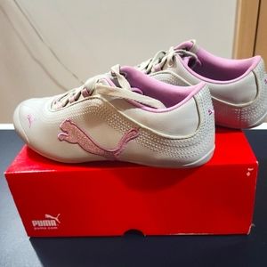 Girls Puma Sneakers Size 3 1/2 M. New.